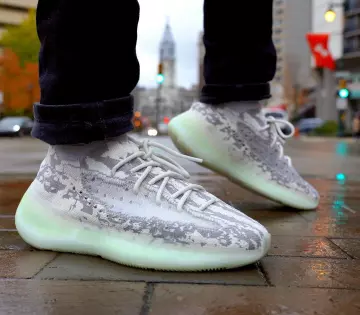Yeezy boost 380 Alien sur le compte Instagram de @realsethfowler