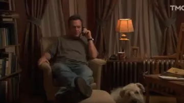 Jeans faded blue of Nick (Tom Arnold) in The City of Father Christmas