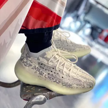 Yeezy 380 alien sur le compte Instagram de @realsethfowler