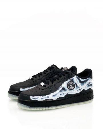 Air Force 1 Low Black Skeleton sur le compte Instagram de @pluggi_de