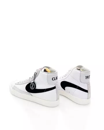 Nike Blazer Mid 77 Vintage White Black sur le compte Instagram de @pluggi_de