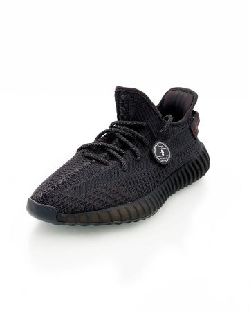 Adidas Yeezy Boost 350 V2 Static Black (Reflective) sur le compte Instagram de @pluggi_de