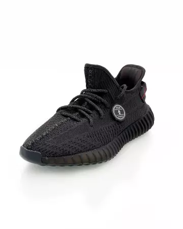 Adidas Yeezy Boost 350 V2 Static Black (Reflective) sur le compte Instagram de @pluggi_de
