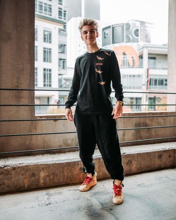 Les Sneakers Nike Blazer Mid Off-White All Hallow's Eve de Giancarlo Purch sur le compte Instagram de @giancarlopurch