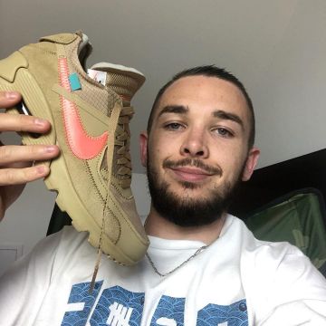 Sneakers Nike Air Max 90 Off-White Desert Ore of Vinceeh on his account Instagram @vinceeh_