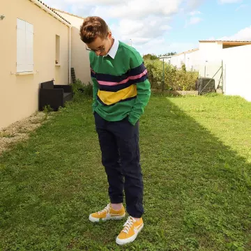 Le pantalon bleu marine porté par @b2erus sur son compte Instagram @b2erus__