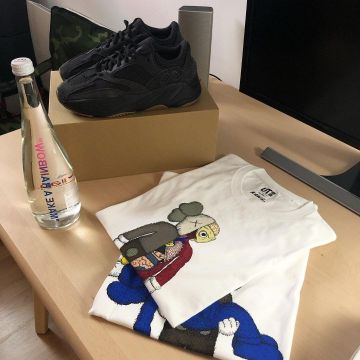 Le t-shirt Kaws x Uniqlo Gone en blanc de Vinceeh sur son compte Instagram @vinceeh_