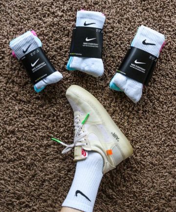 Les sneakers Nike Air Force 1 Low Off-White sur le compte Instagram de @owaishsb