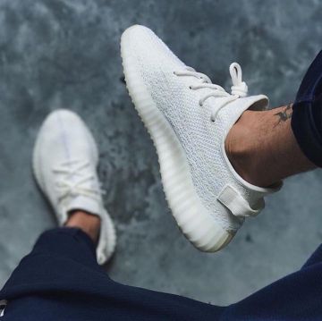 Yeezy 350 white cream Kanye west account on the Instagram of @thesolehousefr 