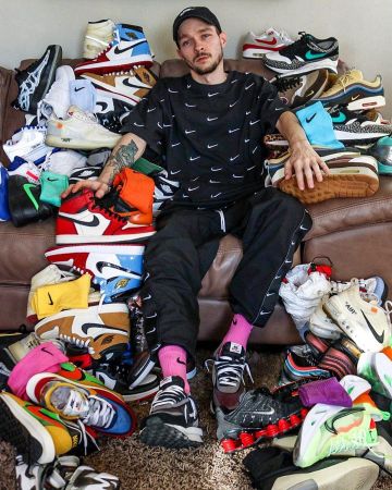 Les sneakers Nike LD Waffle sa­cai Black sur le compte Instagram de @owaishsb