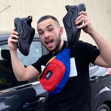 The pair of Nike Air Max 720 Black Mesh Vinceeh on his account Instagram @vinceeh_