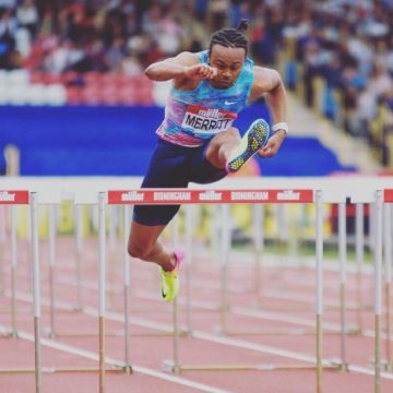 Nike zoom superfly elite de Aries Merritt en la cuenta de Instagram de @amhurdlestar