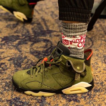 Jordan 6 Retro Travis Scott en la cuenta de Instagram de @sneakercon
