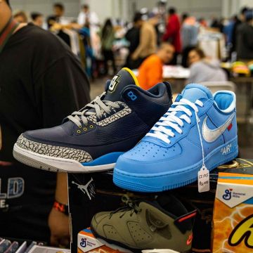 Air Force 1 Low Off-White MCA University Blue sur le compte Instagram de @sneakercon