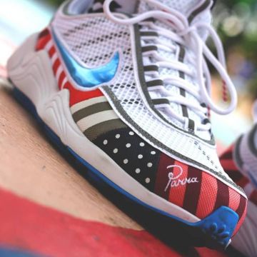 El par de Nike Air Zoom Spiridon Parra en la cuenta de Instagram de @sebsneakers 