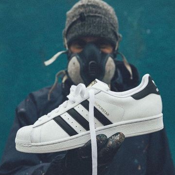 Adidas Superstar White (GS) en la cuenta de Instagram de @caminotv