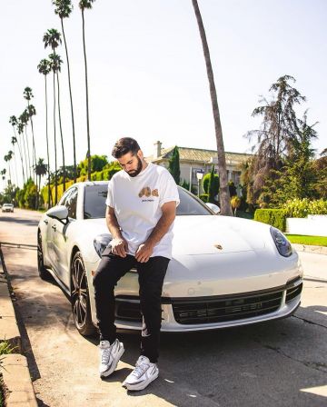 Sneakers Nike LD Waffle cardigan Summit White Qias Omar's account on the Instagram of @qiasomar