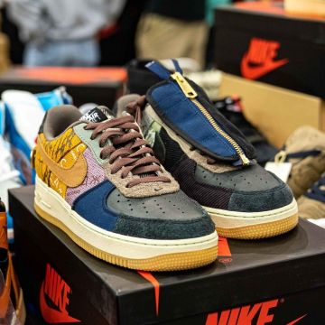 Air Force 1 Low Travis Scott Cactus Jack en la cuenta de Instagram de @sneakercon