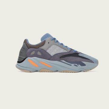 Adidas Yeezy Boost 700 Carbon Blue en la cuenta de Instagram de @caminotv