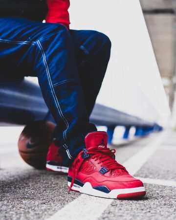 Jordan 4 retro fiba en la cuenta de Instagram de @bisso97120