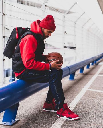 Jordan 4 fiba en la cuenta de Instagram de @bisso97120