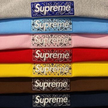 Supreme Bandana Box Logo Hooded Sweatshirt Light Blue sur le compte Instagram de @resellbyromain