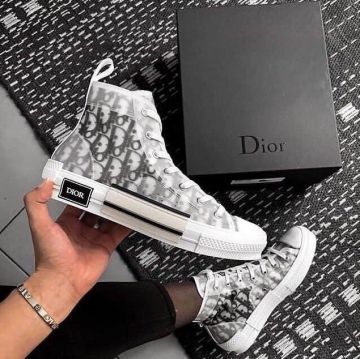 Dior B23 High Top Logo Slant on the account Instagram of @quezappas