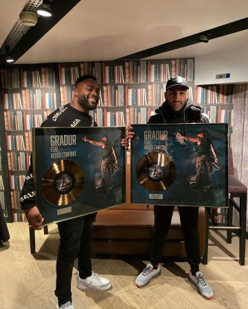 Suéter Balenciaga de Gradur en la cuenta de Instagram de @gradurofficiel243