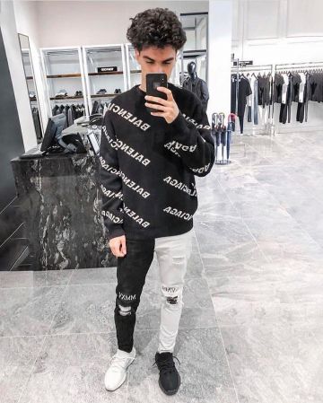 Adidas Yeezy Boost 350 V2 Core Negro Blanco en la cuenta de Instagram de @basedofhype