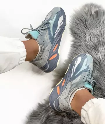 Adidas Yeezy Boost 700 Inertia sur le compte Instagram de @quezappas