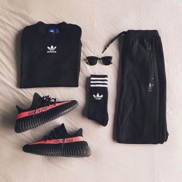 Adidas Yeezy Boost 350 V2 Core Black Red en la cuenta de Instagram de @basedofhype