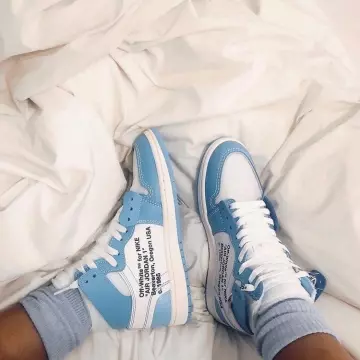 Jordan 1 Retro High Off-White University Blue sur le compte Instagram de @quezappas