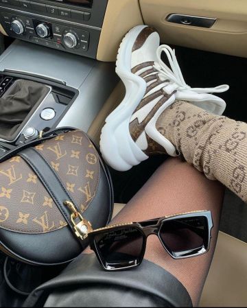 Louis Vuitton Archlight Monogram White de @tea.z1 sur le compte Instagram de @look