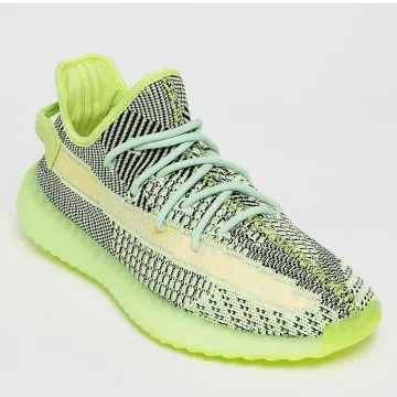 Adidas Yeezy Boost 350 V2 Yeezreel (No Reflectante) en la cuenta de Instagram de @sneakers