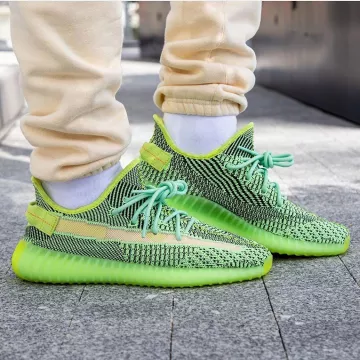 Yeezy 350 V2 (no reflectante) en la cuenta de Instagram de @boostseason