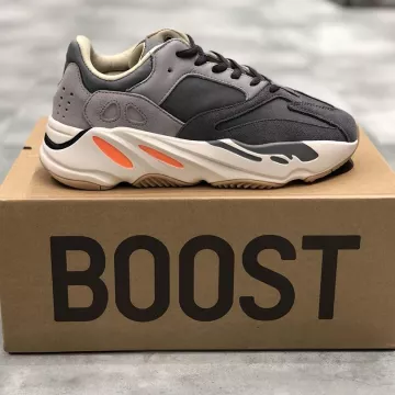 Yeezy boost 700