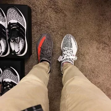Yeezy 350 V2 beluga (gris y naranja) en @boostseason