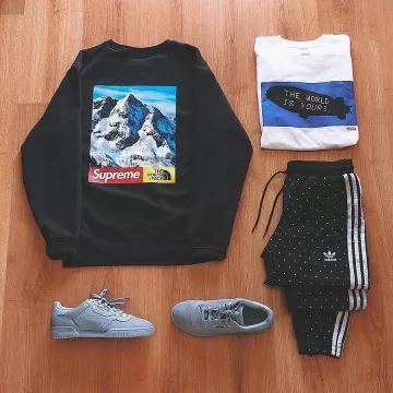 Adidas Yeezy Powerphase Calabasas Grey en la cuenta de Instagram de @basedofhype