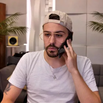 Glasses Joyca on the account Instagram of @joyca