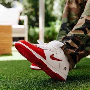 Dunk nike supreme on the account Instagram of @lesitedelasneaker