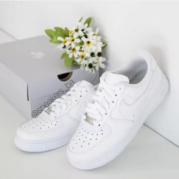 Shoe Nike Air Force 1 '07 for the Wife. Nike EN account on the Instagram of @sneakers_ba