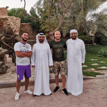 El par de zapatillas Adidas Stan Smith (azul) de Lacrim en su cuenta de Instagram @officielacrim