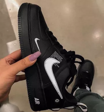 Air Force 1 Low Utility Black White en la cuenta de Instagram de @sneakers_ba