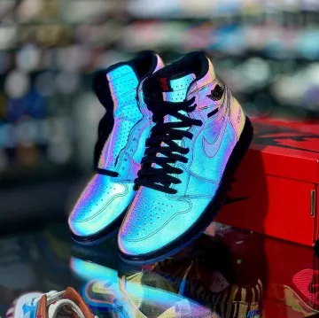 Sneakers Nike Jordan 1 Retro high Fearless Zoom on the account Instagram of @larrydeadstock 