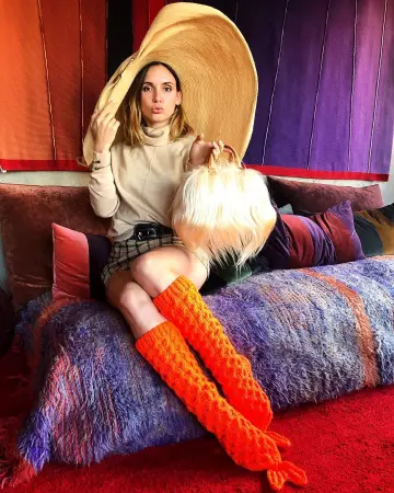 Straw hat XXL Natoo account on the Instagram of @natoogram