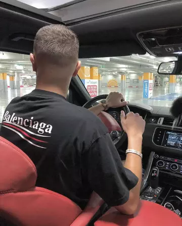 T-Shirt Balenciaga on the account Instagram of @overgrailed