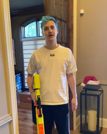 ADIDAS - CAMISETA usada por Ninja en su publicación de Instagram @ninja