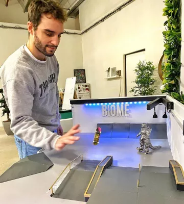 Crewneck Thrasher Grey por dr. Nozman en la cuenta de Instagram de @docnozman