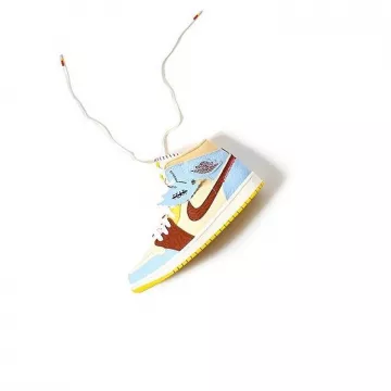 La paire de Nike Jor­dan 1 Mid SE Fear­less Mai­son Cha­teau Rouge sur le compte Instagram de @coproom