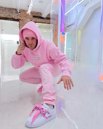 Hoodie Supreme Bandana Box Logo Pink Max Miller on the account Instagram of @miller